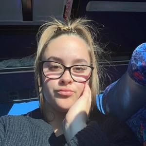 Meet your Posher, Mia